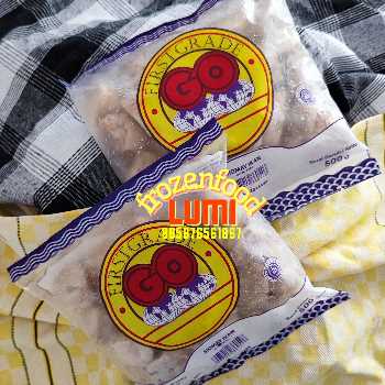 Go Siomay IkanJogja Frozen Food Condongcatur terbuat dari ikan tenggiri dan bahan-bahan lainnya. Siomay ini memiliki tekstur yang kenyal dan rasa yang gurih,