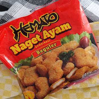 Hemato Nugget Ayam 500 grJogja Frozen Food Condongcatur Olahan ayam dengan campuran bumbu dan bahan lain, dilapisi tepung roti berwarna kuning orange, memiliki sensasi aroma - diproses dan dikemas dengan cara yang higienis