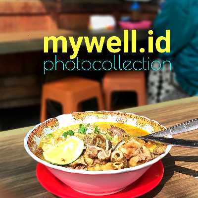 Samosa Wraps: Samosa dapat dipotong-potong dan digulung bersama dengan sayuran segar dan saus kacang dalam selembar tortilla atau roti tortilla, untuk menjadi menu sarapan atau makan siang yang mudah dibawa.
Samosa Chaat: Samosa dapat dipotong kecil-kecil dan disajikan dengan tomat, bawang merah, mentimun, kacang-kacangan, dan saus yogurt sebagai