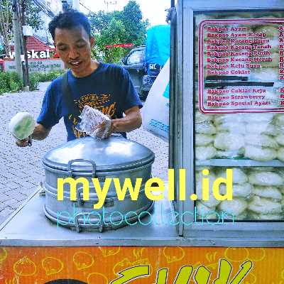 Lobster Katsu - menggunakan lobster yang dibalut dengan tepung roti dan digoreng hingga renyah
Mushroom Katsu - menggunakan jamur yang dibalut dengan tepung roti dan digoreng hingga renyah