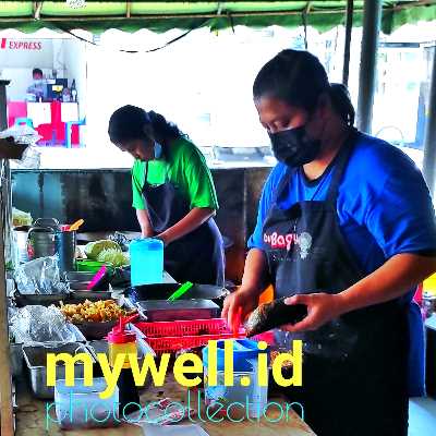 Udang beku, seperti udang windu, udang vaname, udang galah, dan lain sebagainya.
Cumi-cumi beku atau squid, baik yang sudah dipotong menjadi ring atau utuh.
Kerang beku, seperti kerang hijau, kerang darah, dan kerang laut lainnya.
Lobster beku, baik dalam bentuk ekor atau utuh.