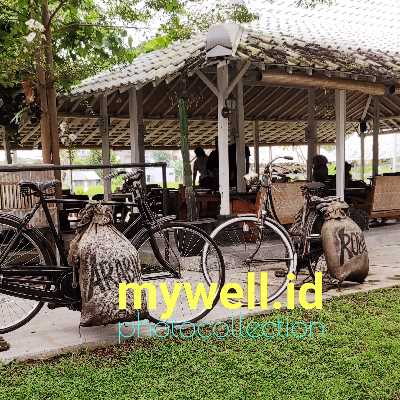 Sup Tom Yum adalah makanan berkuah pedas asal Thailand yang terbuat dari bumbu rempah dan daging atau seafood. Anda dapat menambahkan Hot Spicy Wing frozen food sebagai tambahan daging dalam sup Tom Yum Anda.