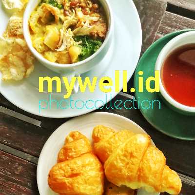 Perlu diingat bahwa sosis frozen food umumnya mengandung bahan tambahan seperti pengawet, pewarna, dan perasa, sehingga sebaiknya dikonsumsi dengan bijak dan dalam batas yang sehat. Selalu perhatikan label kemasan untuk informasi nutrisi yang lebih detail dan pastikan untuk memilih sosis yang rendah gula, rendah garam, dan rendah lemak jenuh