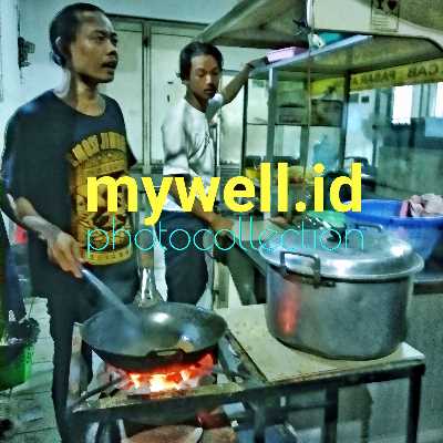 Perlu diingat bahwa kandungan gizi bakso ikan dapat berbeda-beda tergantung pada cara pengolahan dan tambahan bahan yang digunakan dalam pembuatannya, seperti tepung, telur, atau bumbu-bumbu lainnya. Oleh karena itu, informasi ini hanya sebagai perkiraan saja dan dapat berbeda tergantung pada merek atau produsen bakso ikan yang berbeda.
