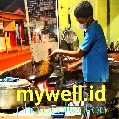 Sosis panggang: Panggang sosis dalam oven atau grill dan sajikan dengan roti, saus mustard atau saus tomat, dan salad.
Sosis dan kentang tumbuk (Bangers and Mash): Masak sosis dan kentang tumbuk dengan saus bawang dan mustard, tambahkan sayuran seperti wortel dan kacang polong.