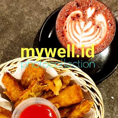 Pastikan juga untuk memperhatikan informasi gizi pada label kemasan, serta merek yang terpercaya dan aman dikonsumsi. Dan pastikan untuk mengikuti instruksi penyimpanan dan cara memasaknya dengan benar untuk memastikan keselamatan dan kualitas makanan tetap terjaga.