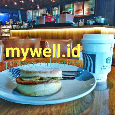 Bakso adalah makanan berkuah yang sangat populer di Indonesia. Anda dapat menggunakan produk frozen food berupa bakso sapi atau ayam.